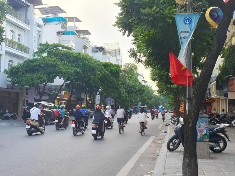 Tòa nhà VPBank nằm trên đường Phố Huế