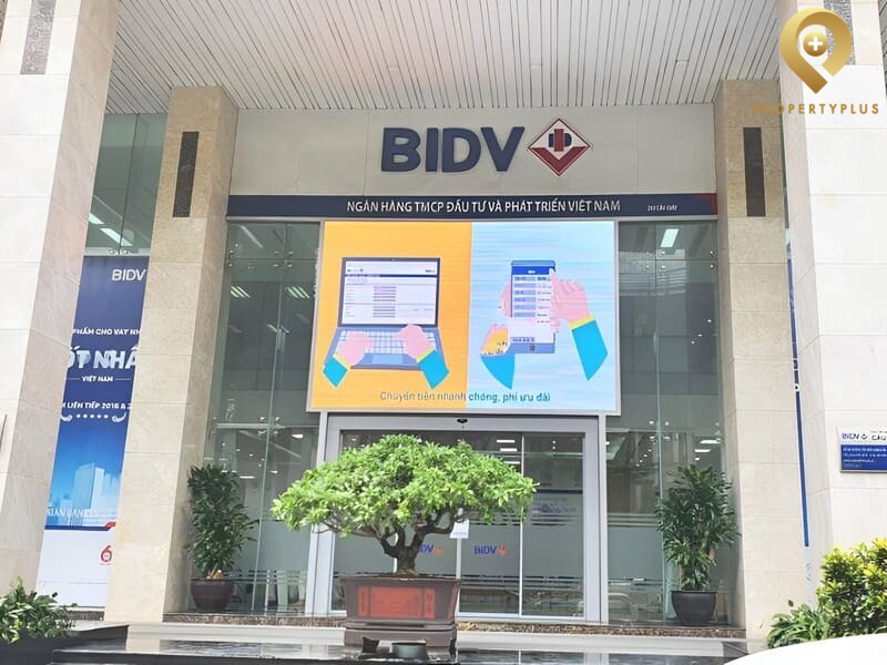 cửa vào BIDV Building